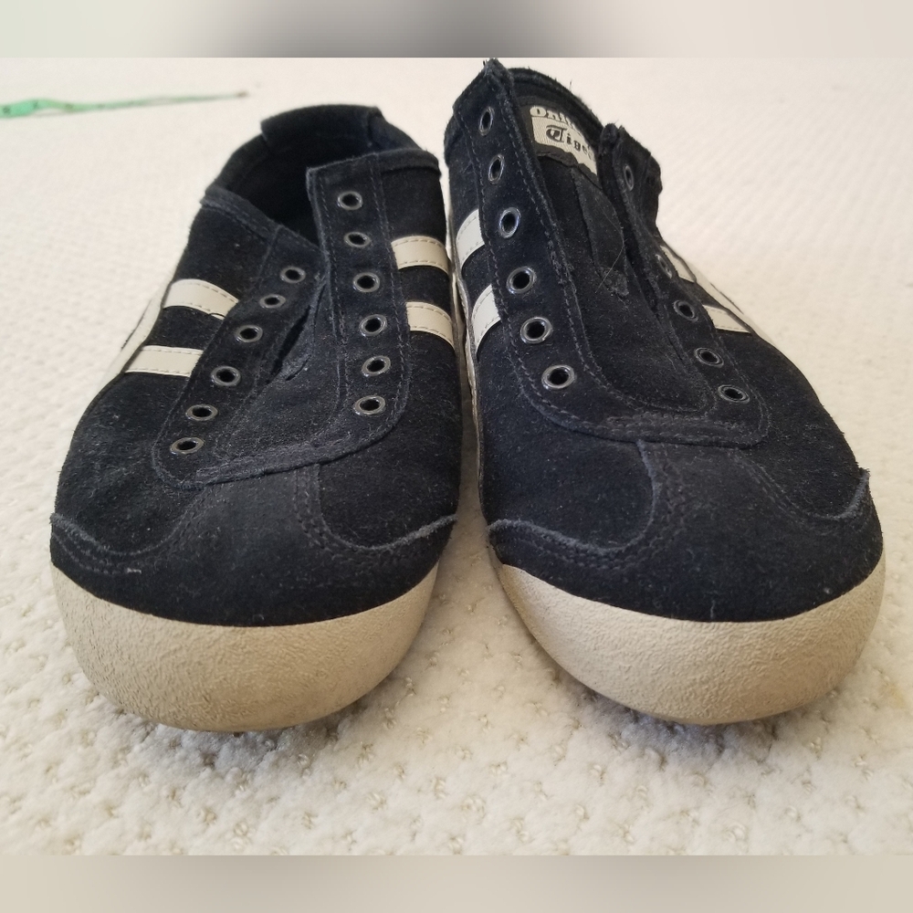 EUC Onitsuka Tiger BY Asics Unisex Suede Sneaker. Size 5.5 Mens / 
Size 8 Women